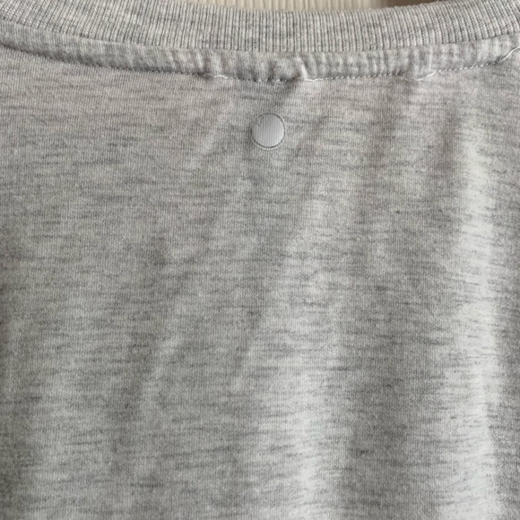 Yogalicious Split Hem Gray Pull over Top size Medium - Picture 11 of 15